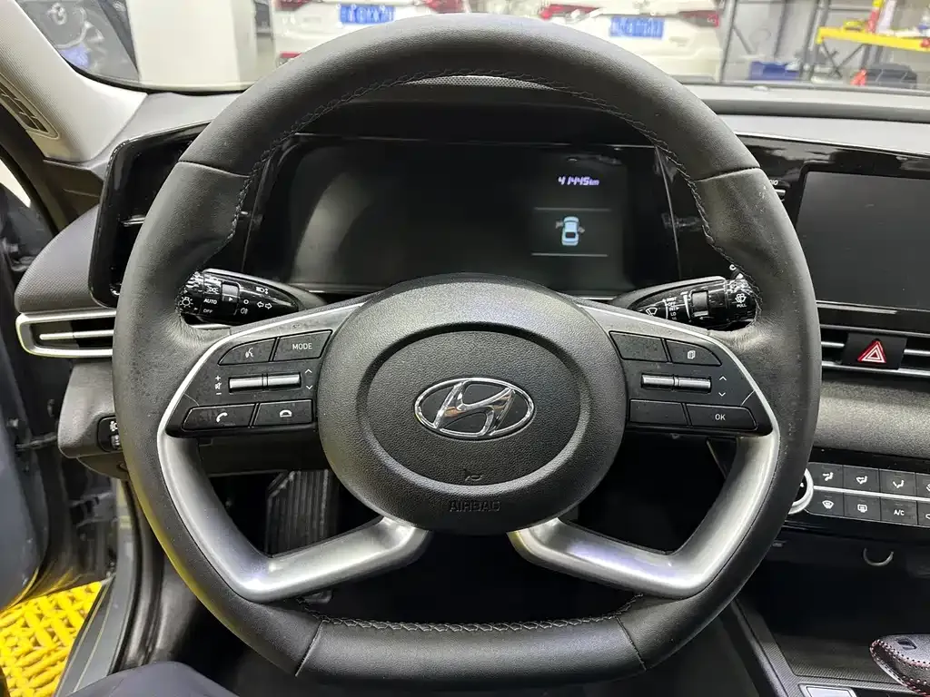 Hyundai Elantra — фото 4