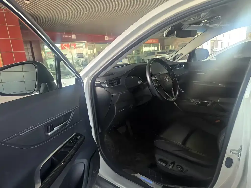 Toyota Venza 2023 из CN, фото 3