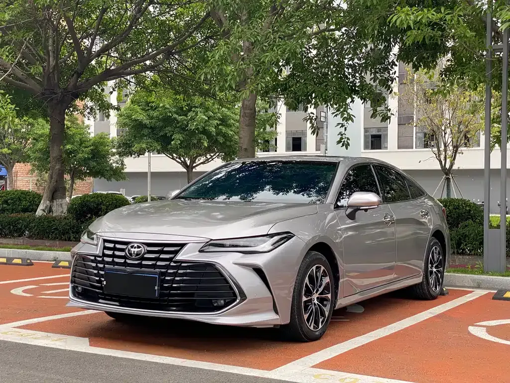 Toyota Avalon — фото 1