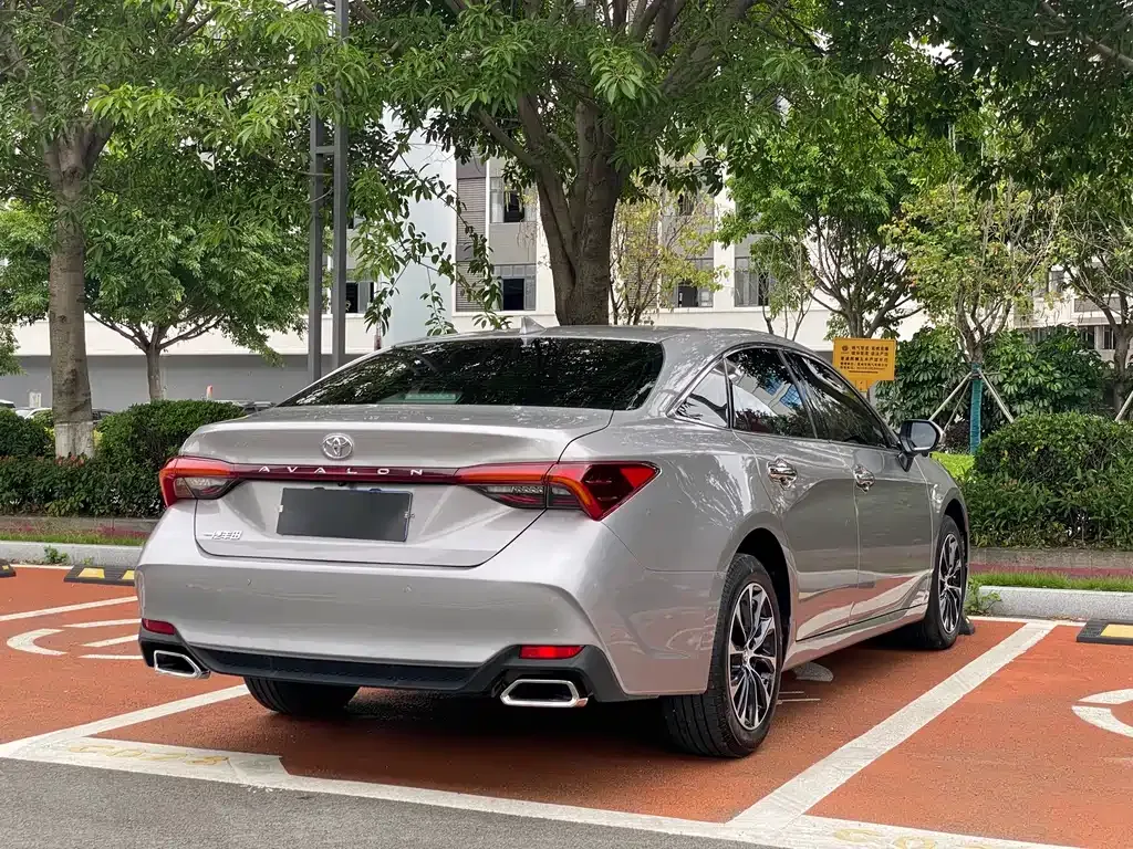 Toyota Avalon — фото 10