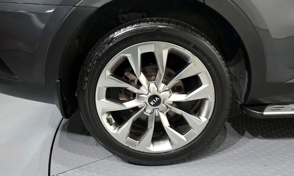 Kia Sorento — фото 6