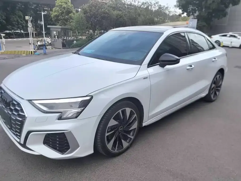 Audi A3 — фото 1