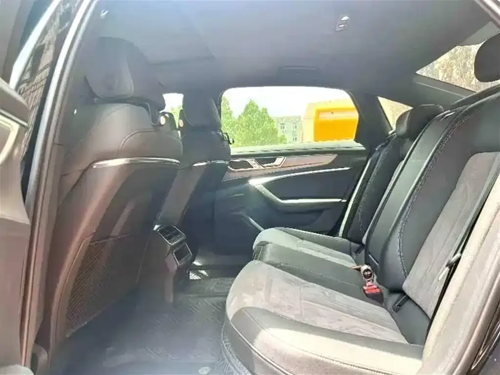 Audi A6L 2024 из CN, фото 2