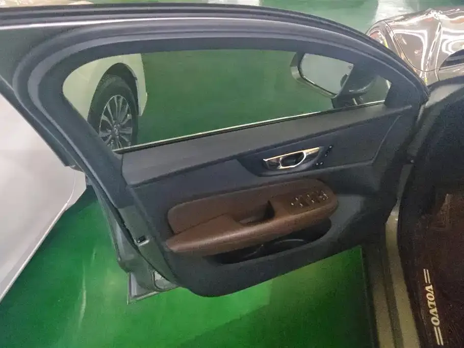 Volvo S60 2021 из CN, фото 9