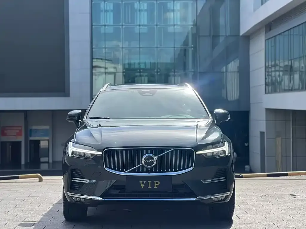 Volvo XC60 — фото 1