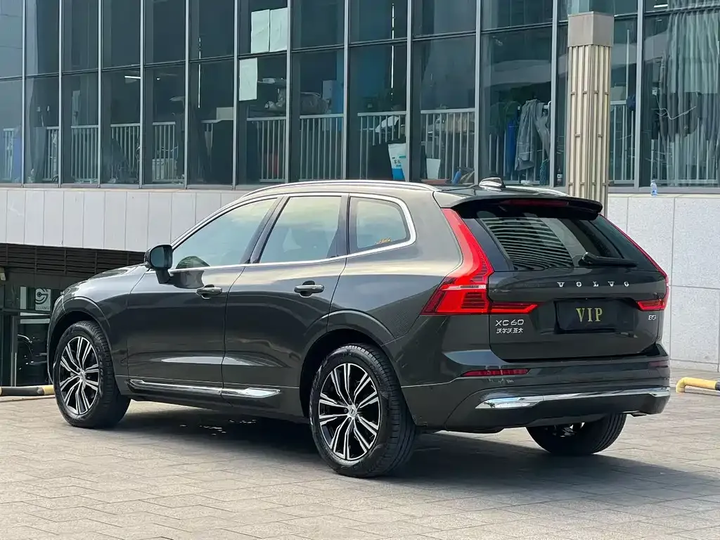 Volvo XC60 — фото 7