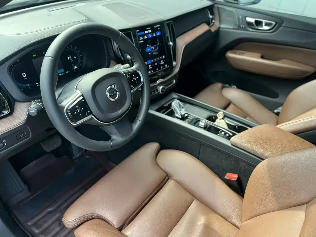 Volvo XC60 — фото 2