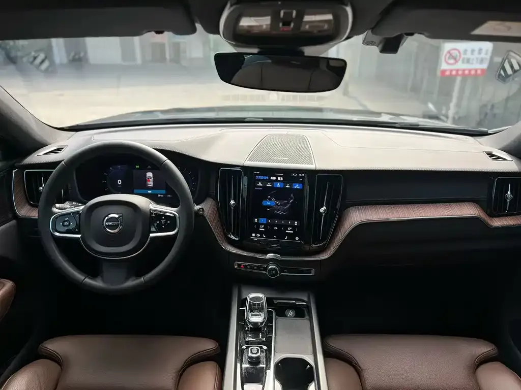 Volvo XC60 — фото 4