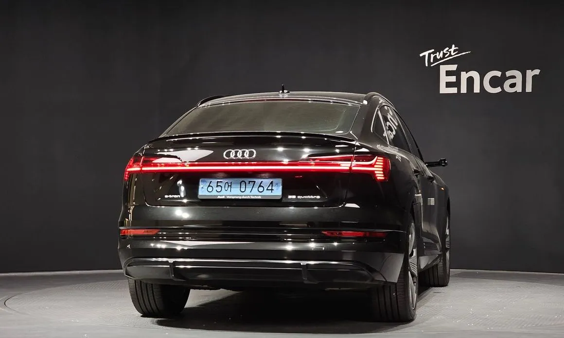 Audi e-tron 2023 из KR, фото 2