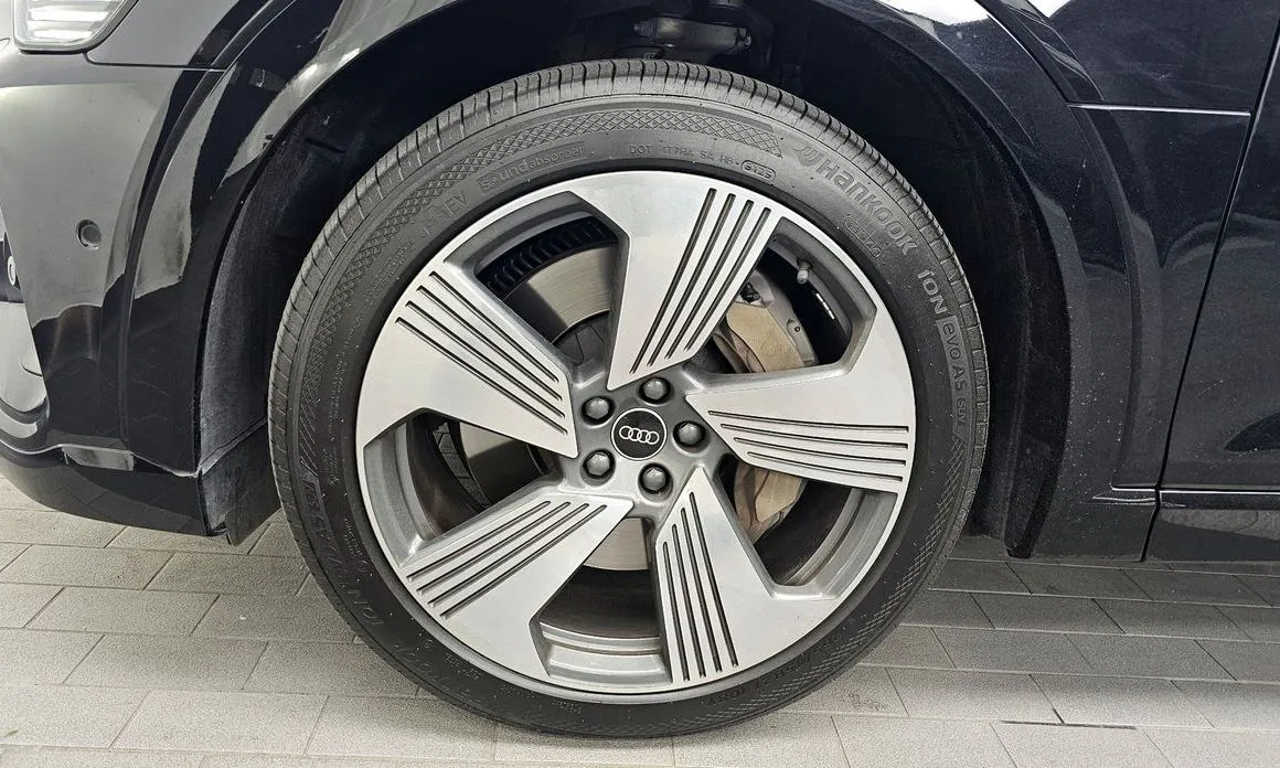 Audi e-tron 2023 из KR, фото 4