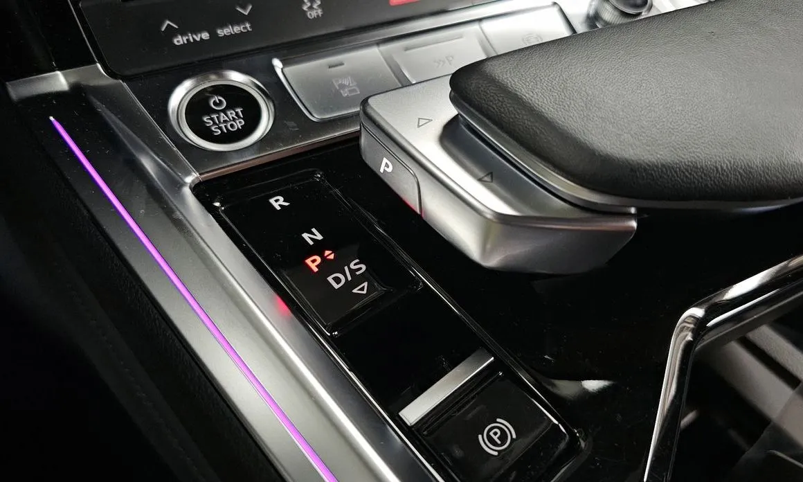 Audi e-tron 2023 из KR, фото 7