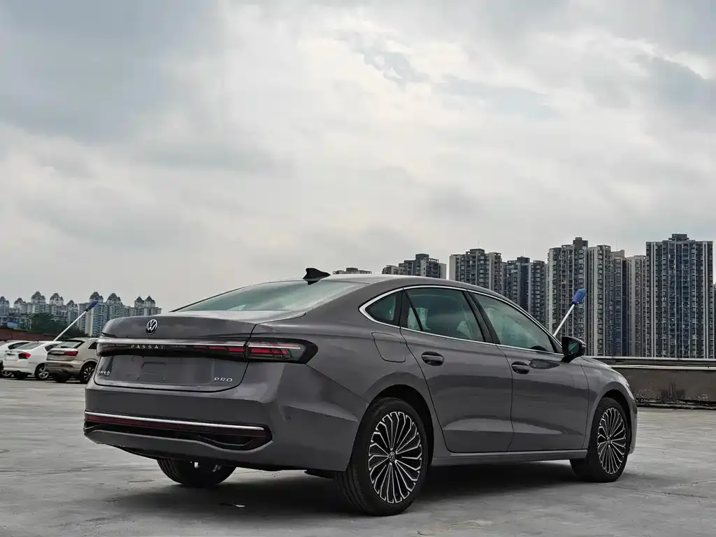 Volkswagen Passat — фото 9