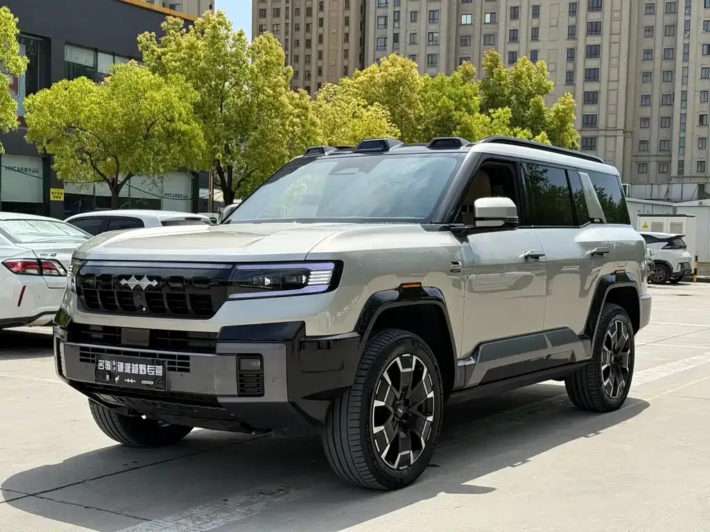 Fang Cheng Bao Leopard 8