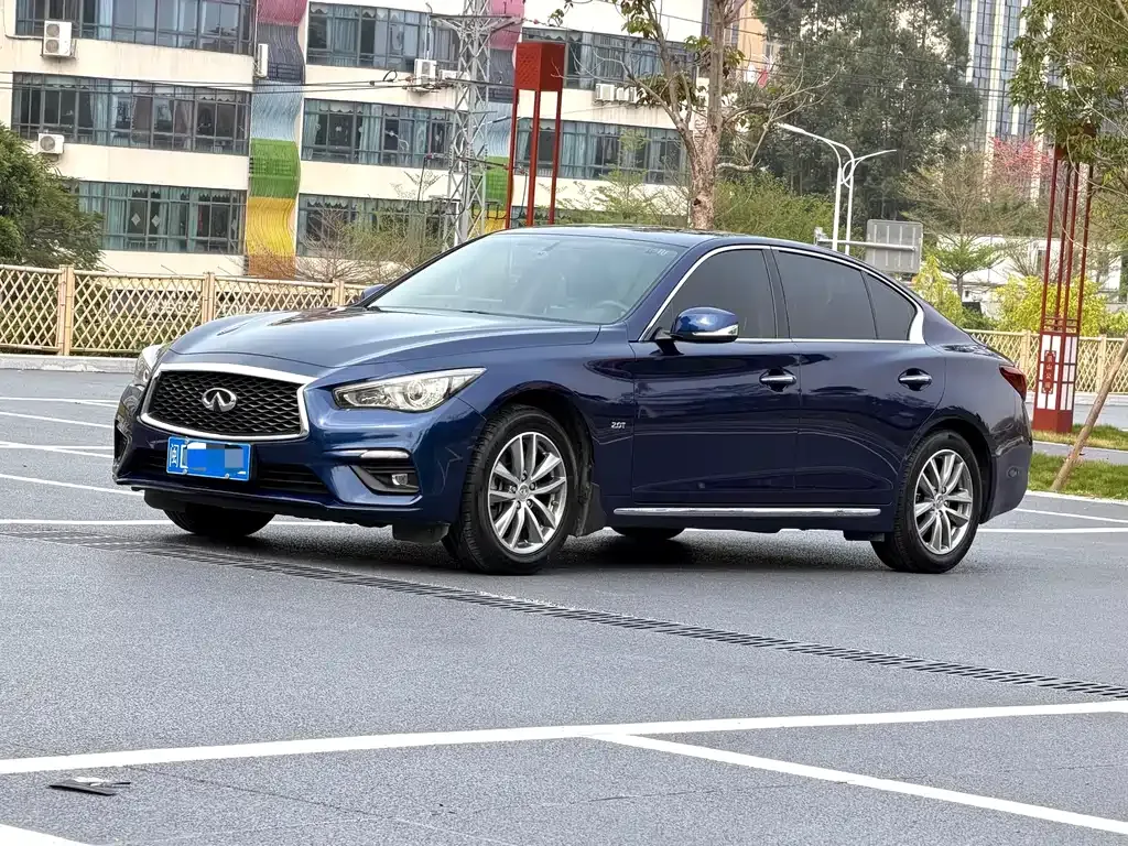 Infiniti Q50L