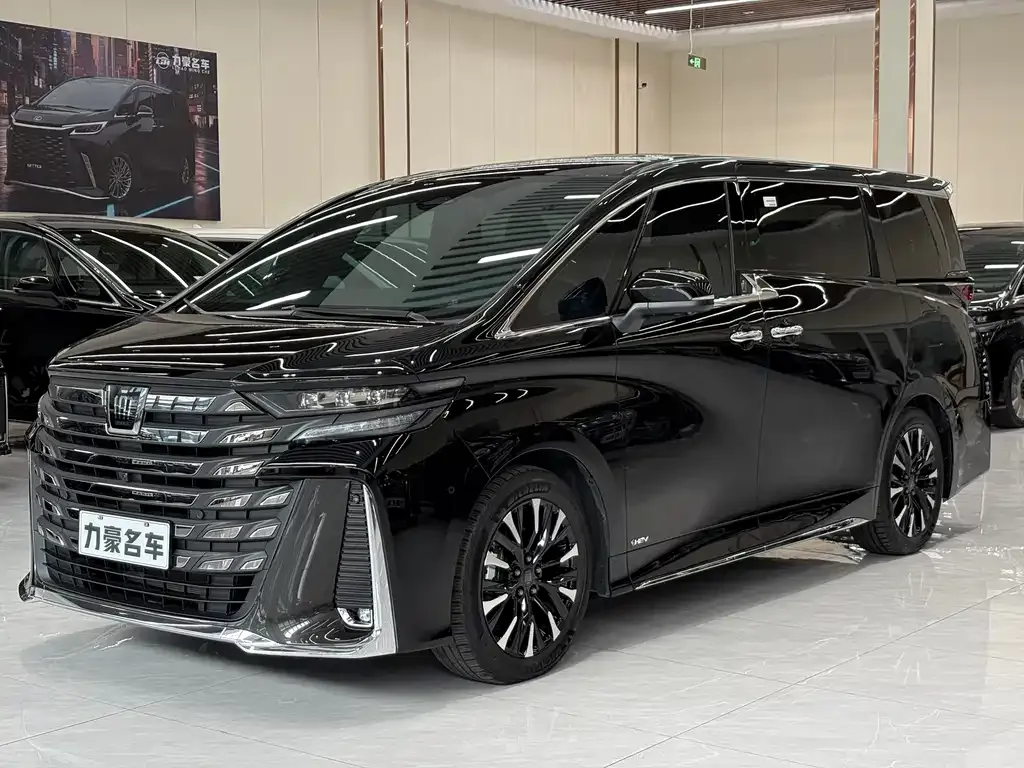 Toyota Vellfire — фото 1