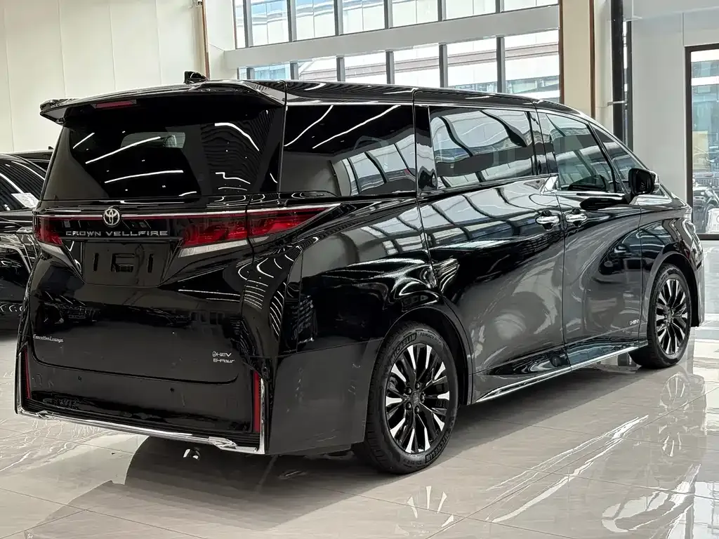Toyota Vellfire — фото 8