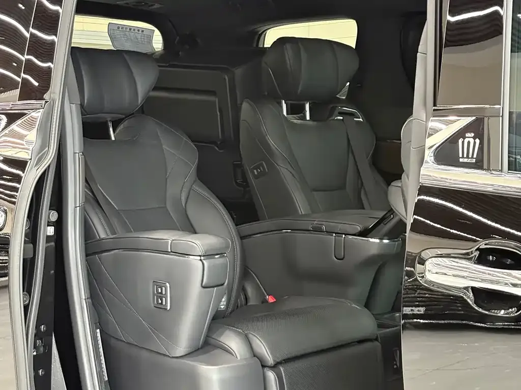 Toyota Vellfire — фото 7