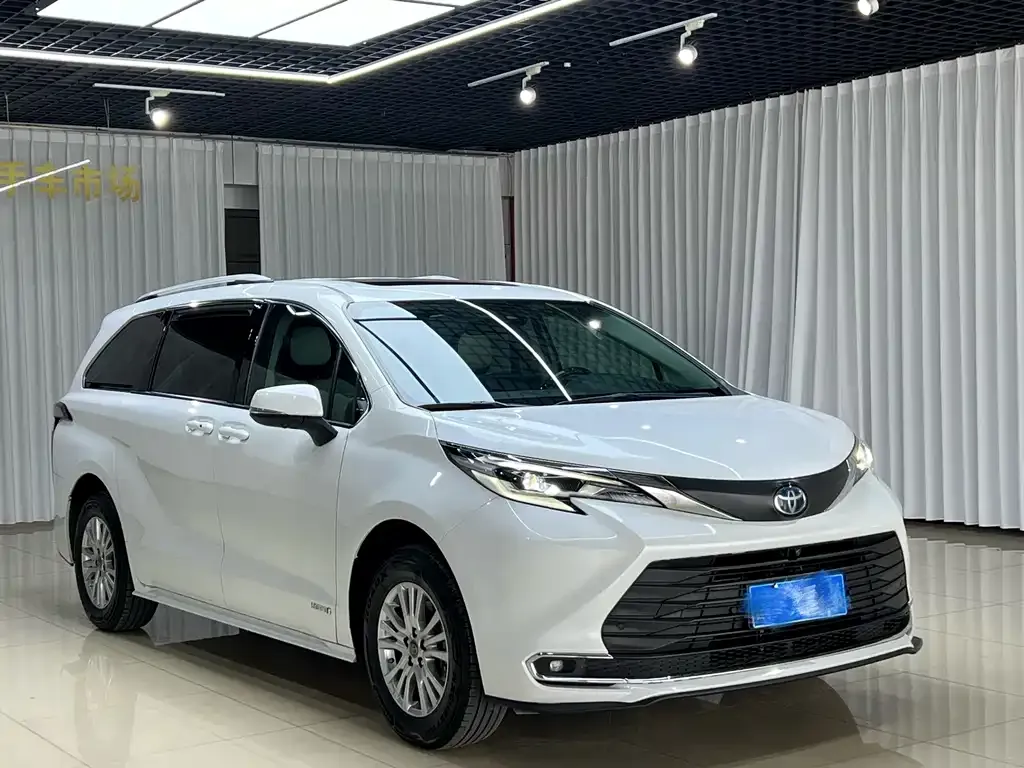 Toyota Sienna — фото 4