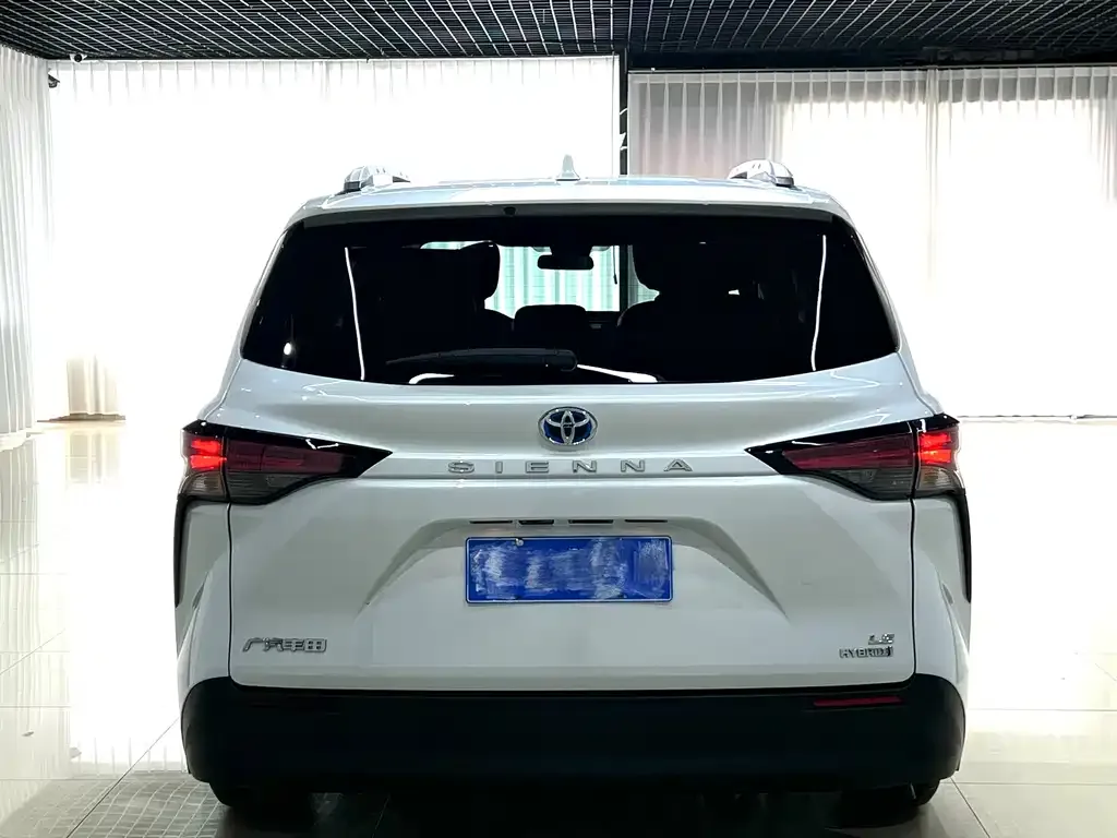 Toyota Sienna — фото 3