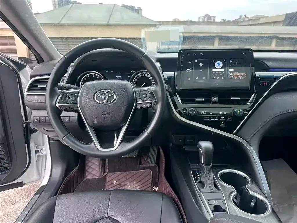 Toyota Camry — фото 4