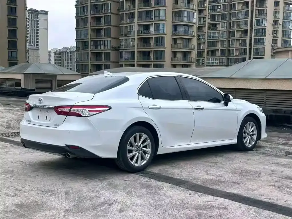 Toyota Camry — фото 7