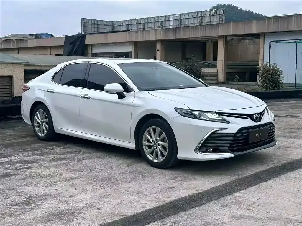 Toyota Camry — фото 8