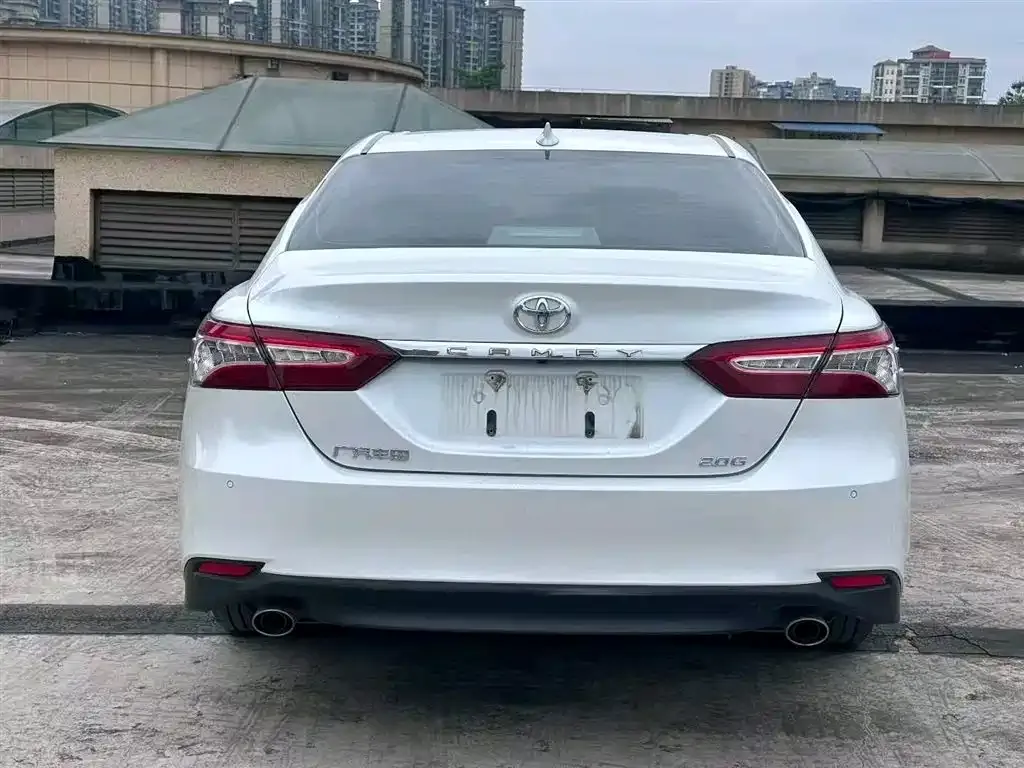 Toyota Camry — фото 9