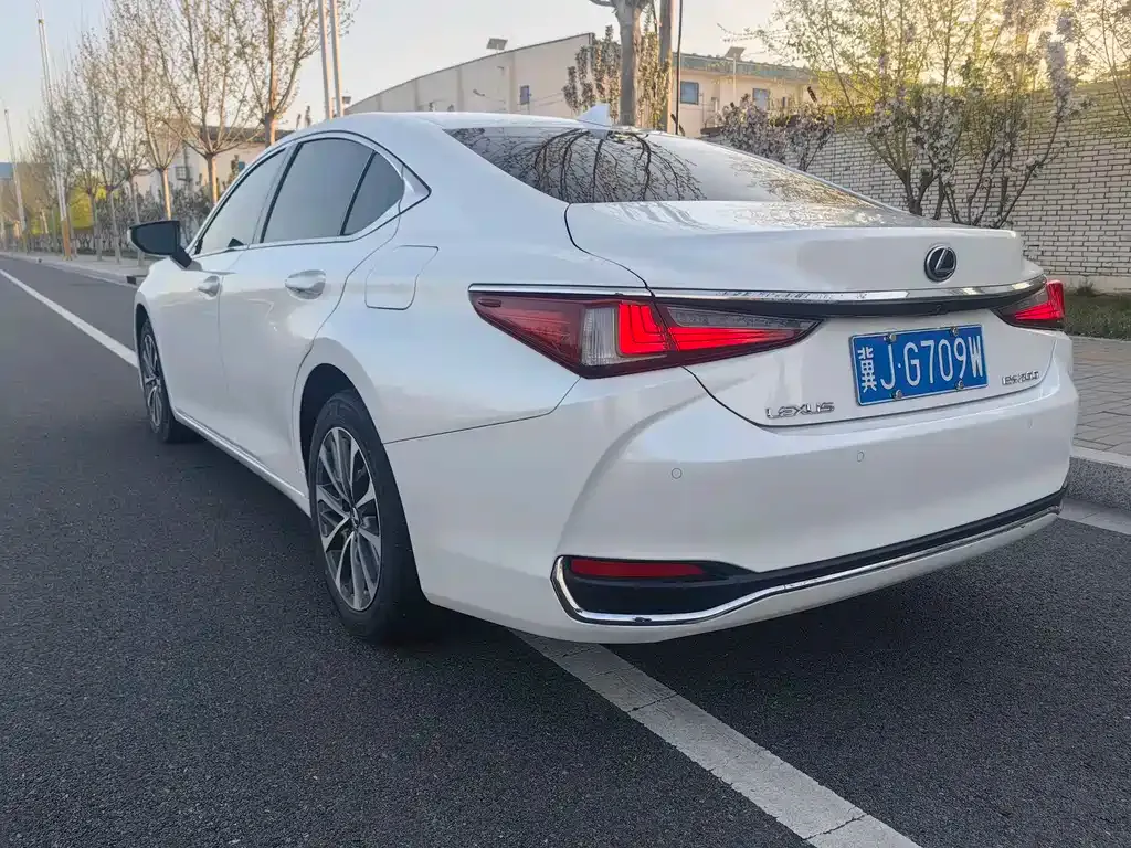 Lexus ES — фото 4