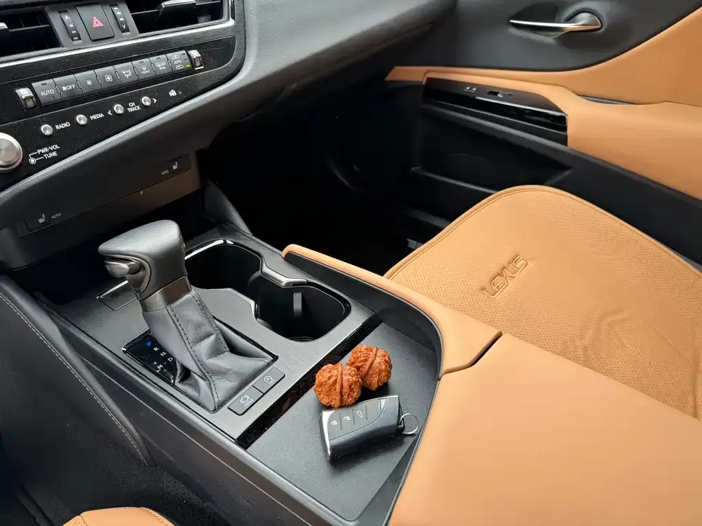 Lexus ES 2024 из CN, фото 8