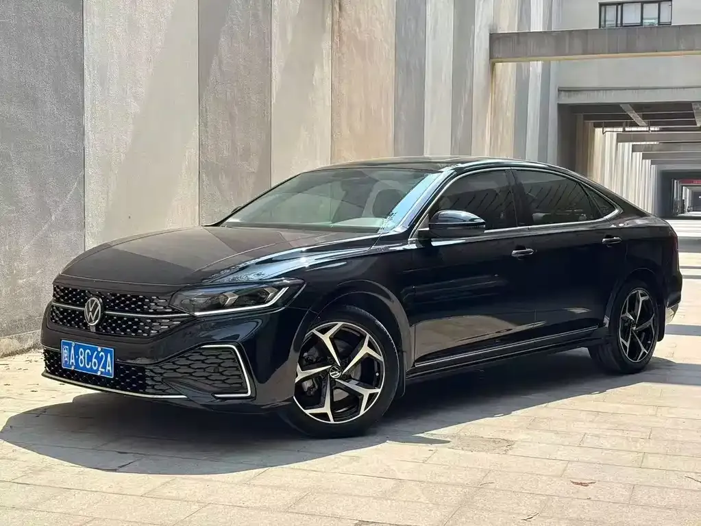 Volkswagen Passat — фото 1