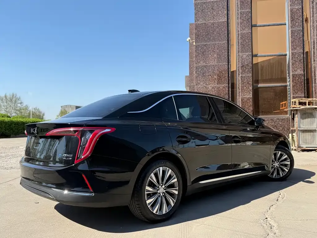 Hongqi E-QM5 — фото 2