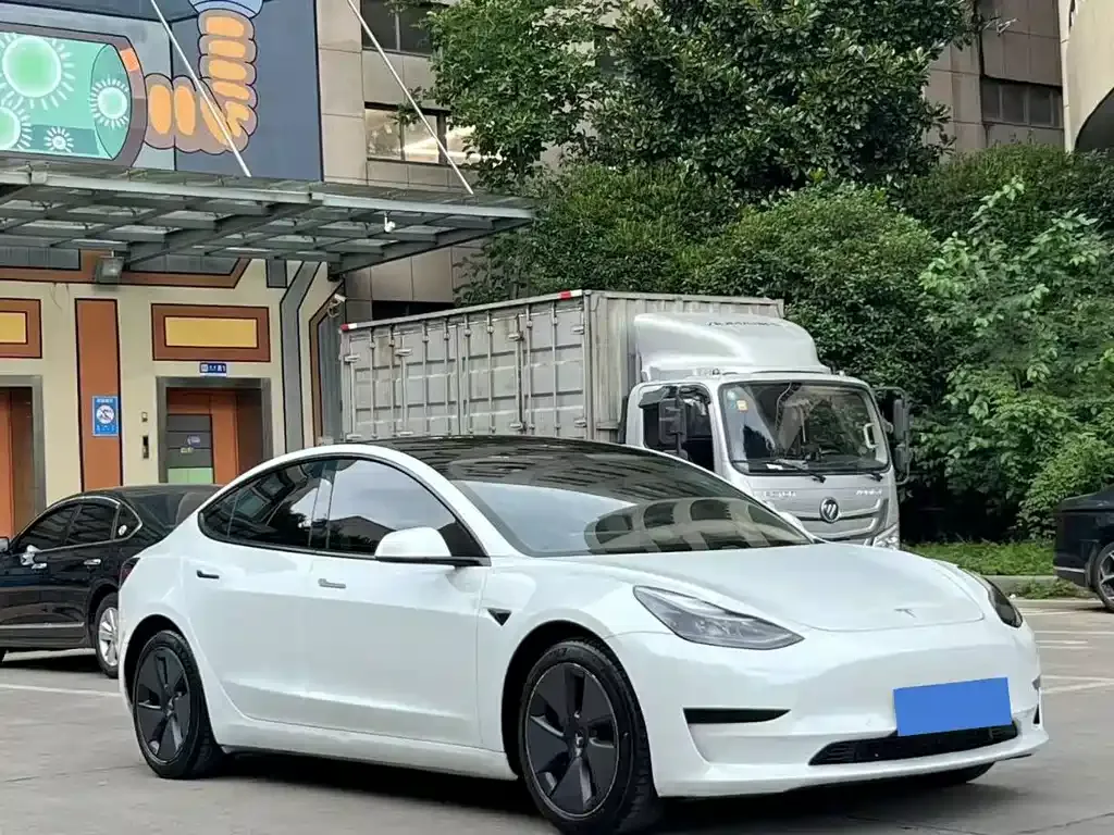 Tesla Model 3 — фото 7