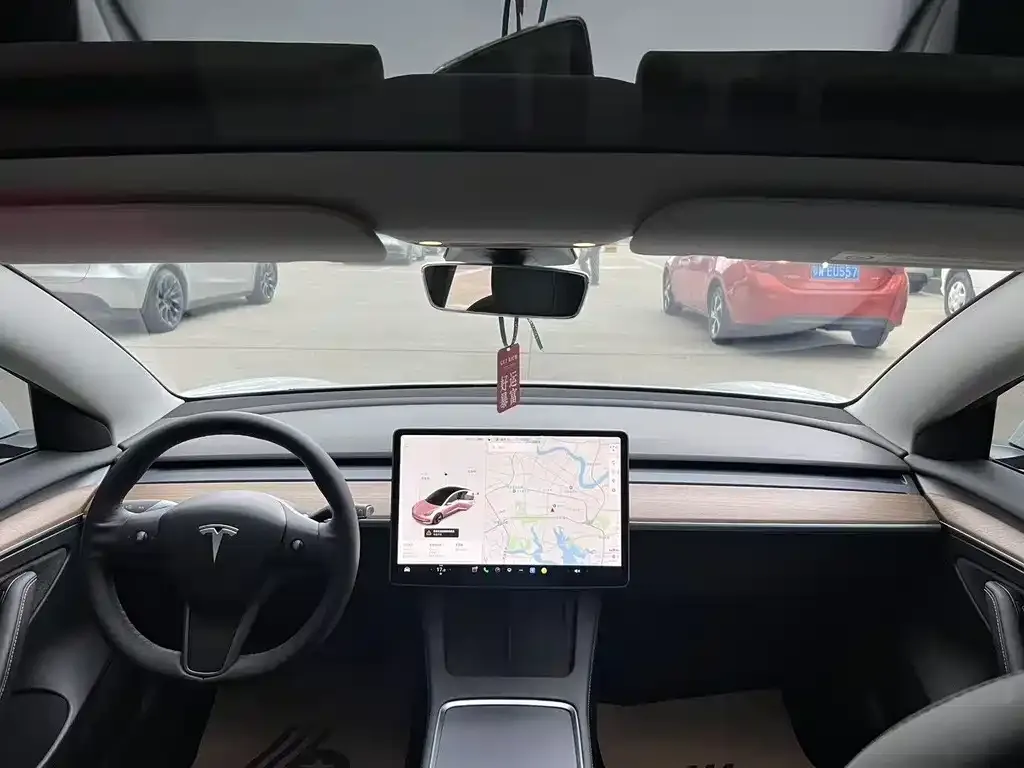 Tesla Model 3 — фото 4