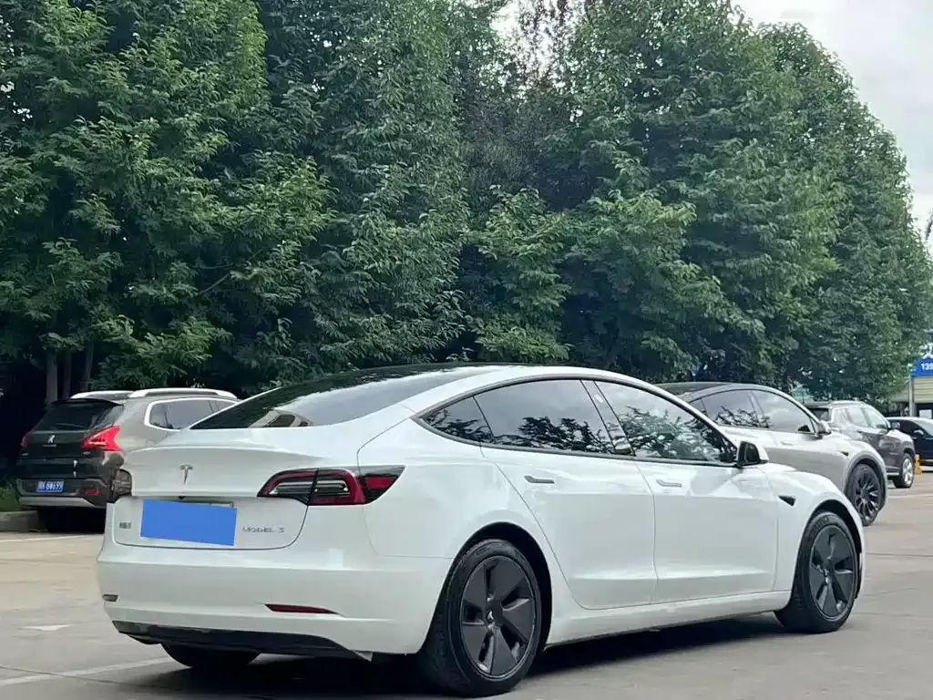 Tesla Model 3 — фото 5