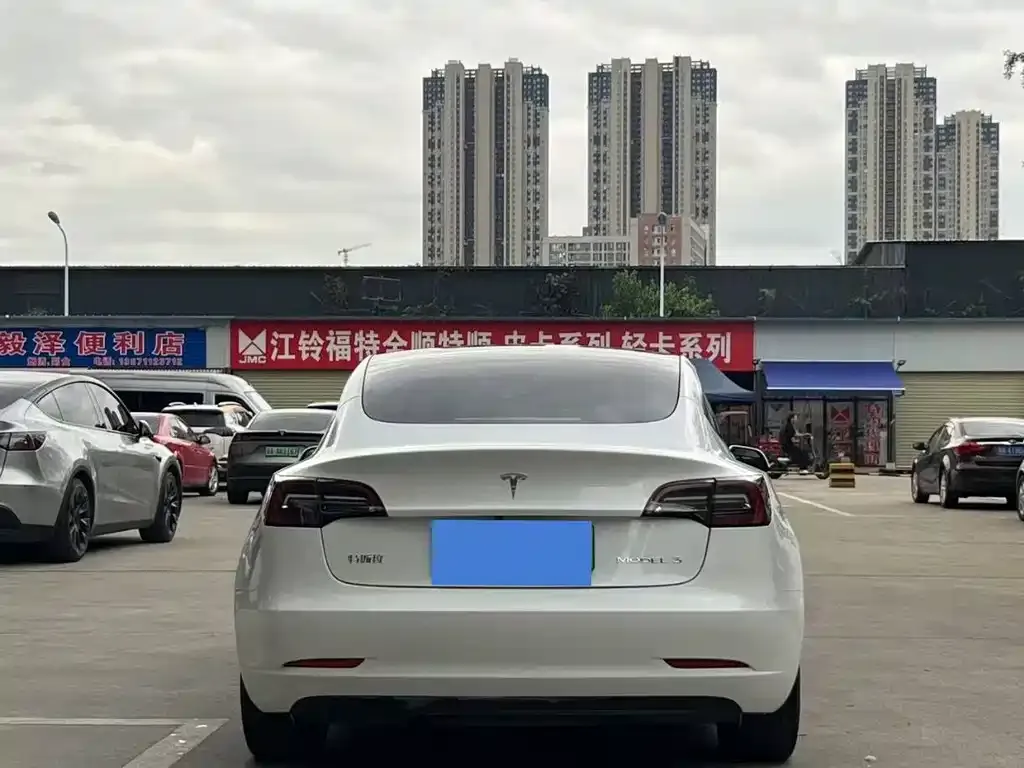 Tesla Model 3 — фото 6