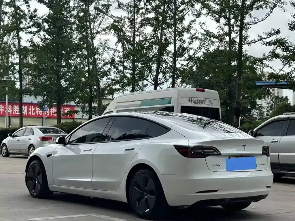 Tesla Model 3 — фото 8