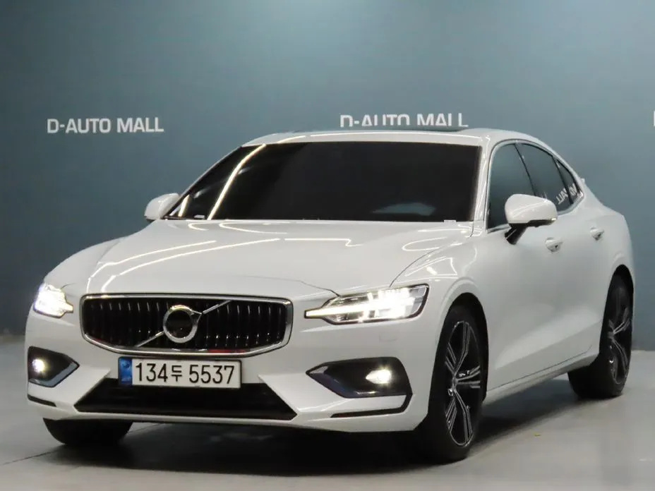 Volvo S60 — фото 1