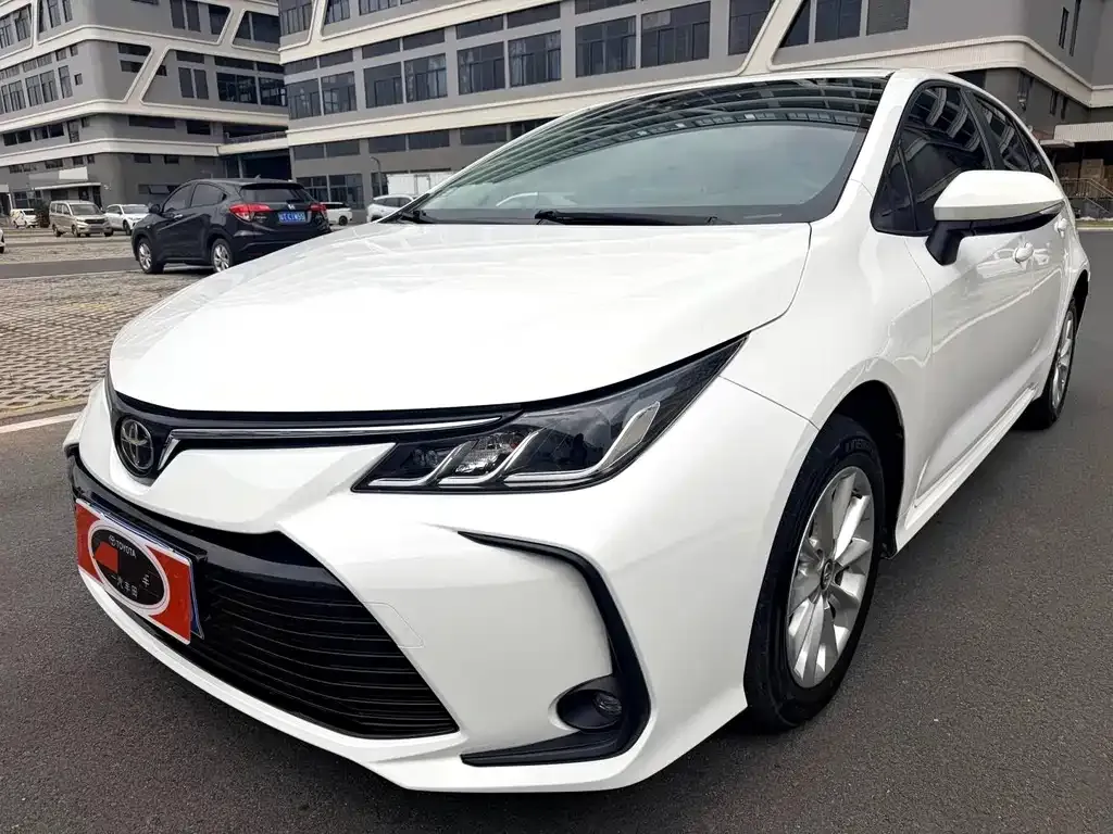 Toyota Corolla — фото 1