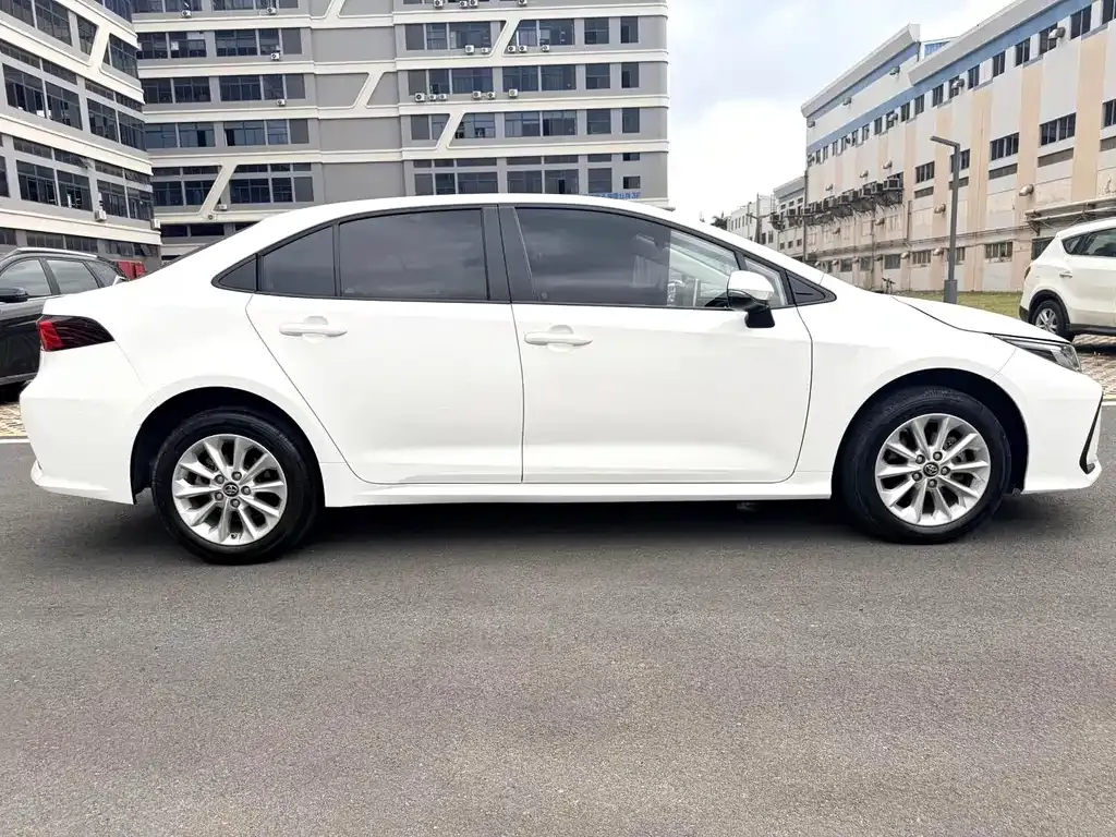 Toyota Corolla — фото 10