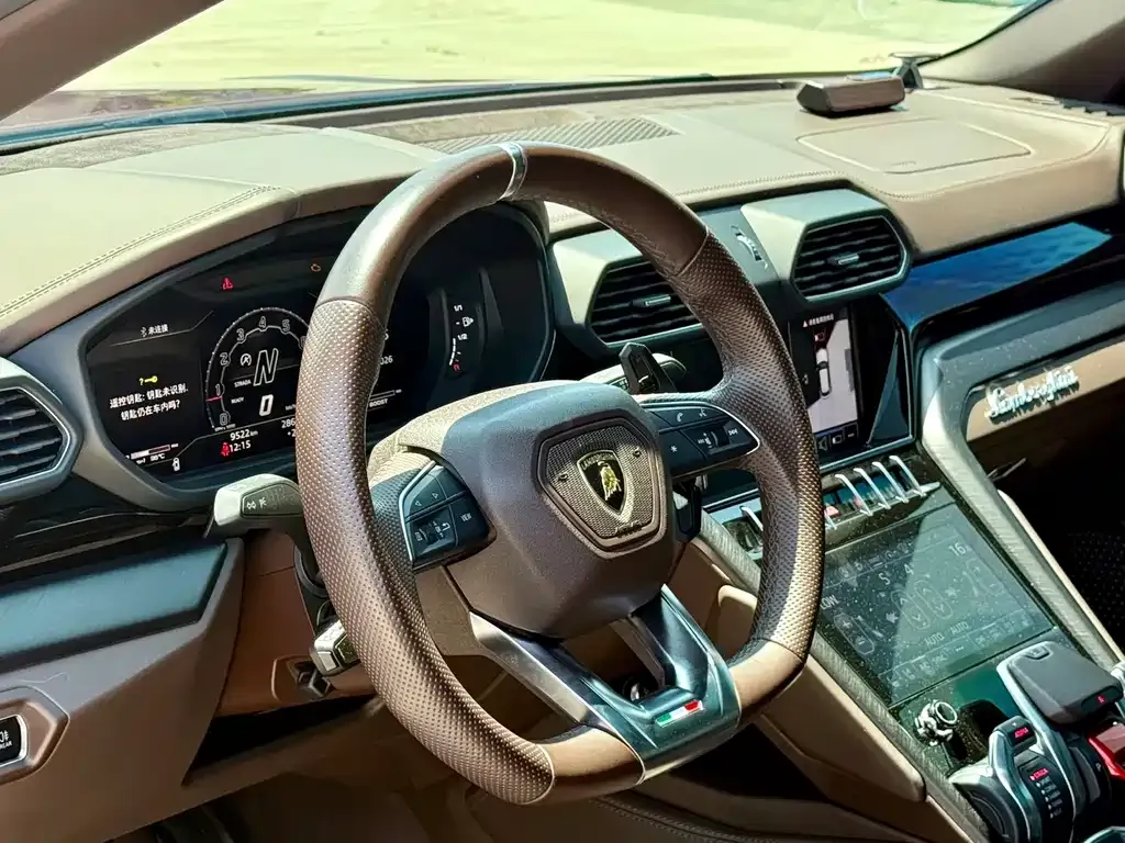 Lamborghini Urus — фото 3