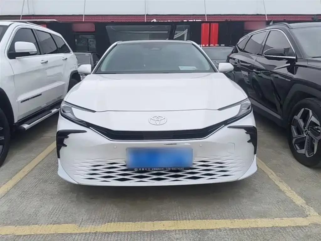 Toyota Camry — фото 10
