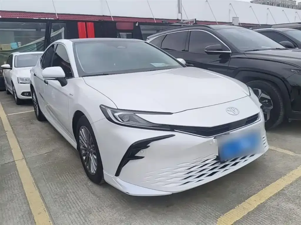 Toyota Camry — фото 7