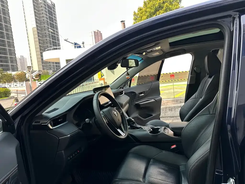 Toyota Harrier 2022 из CN, фото 2