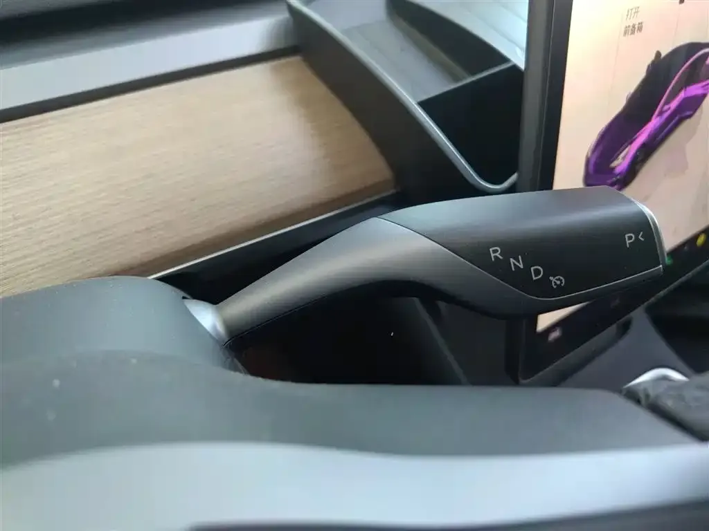 Tesla Model 3 — фото 2