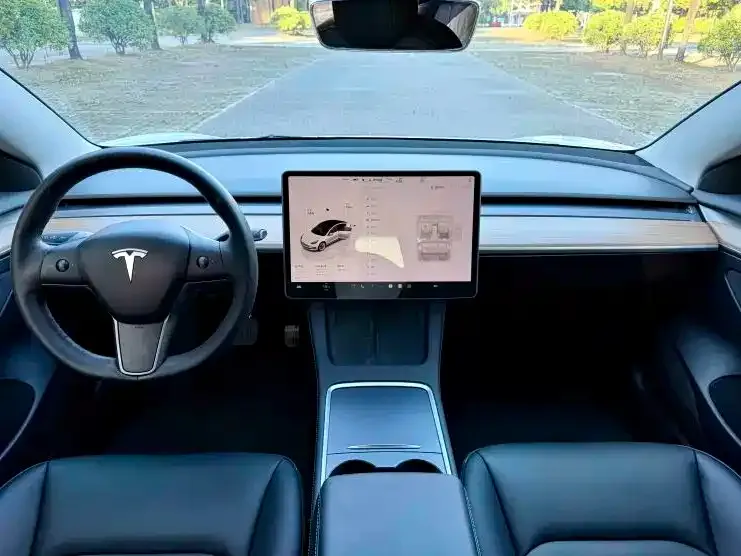 Tesla Model 3 — фото 3