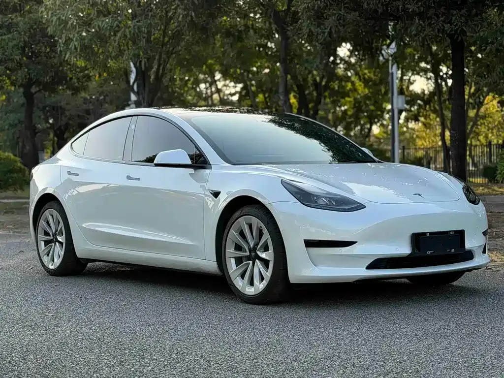 Tesla Model 3 — фото 8