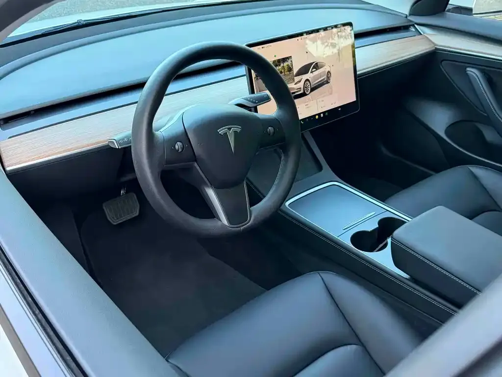 Tesla Model 3 — фото 6
