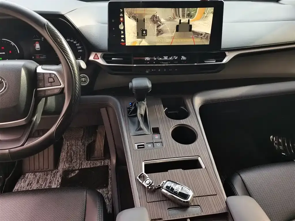 Toyota Sienna 2025 из CN, фото 3