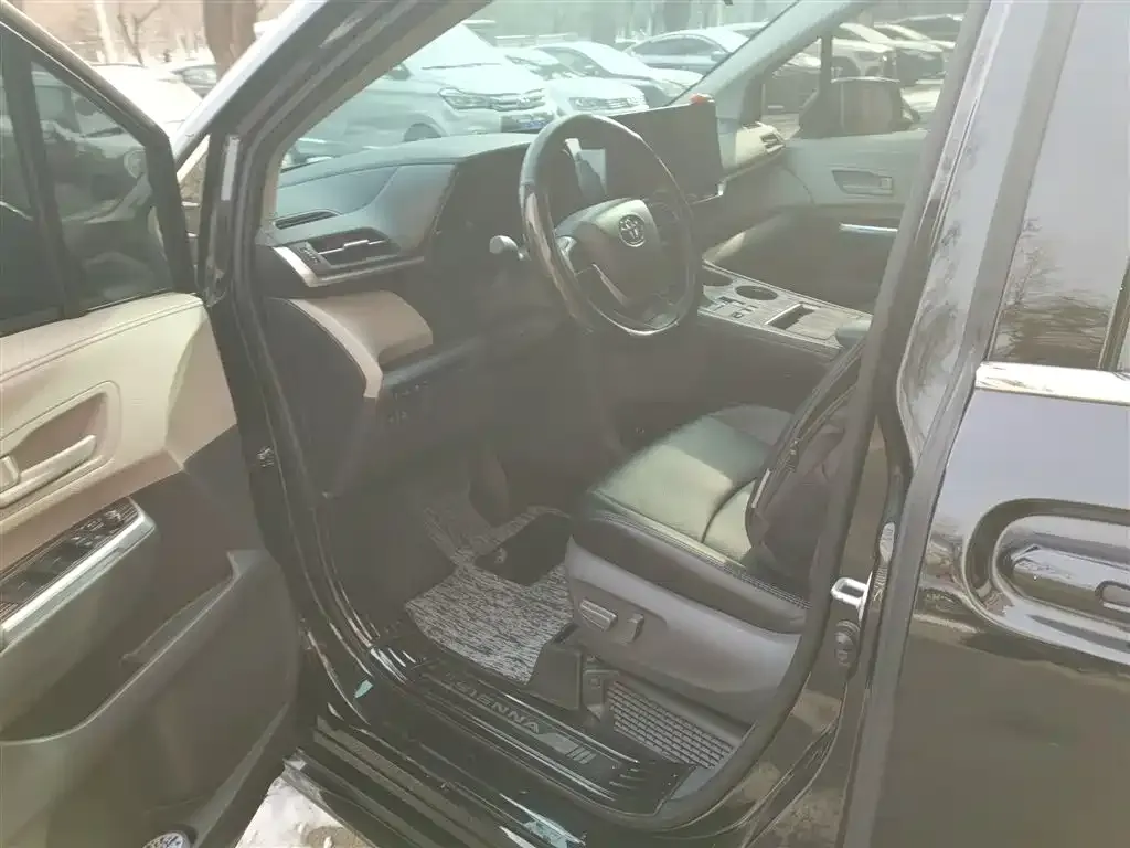 Toyota Sienna 2025 из CN, фото 4