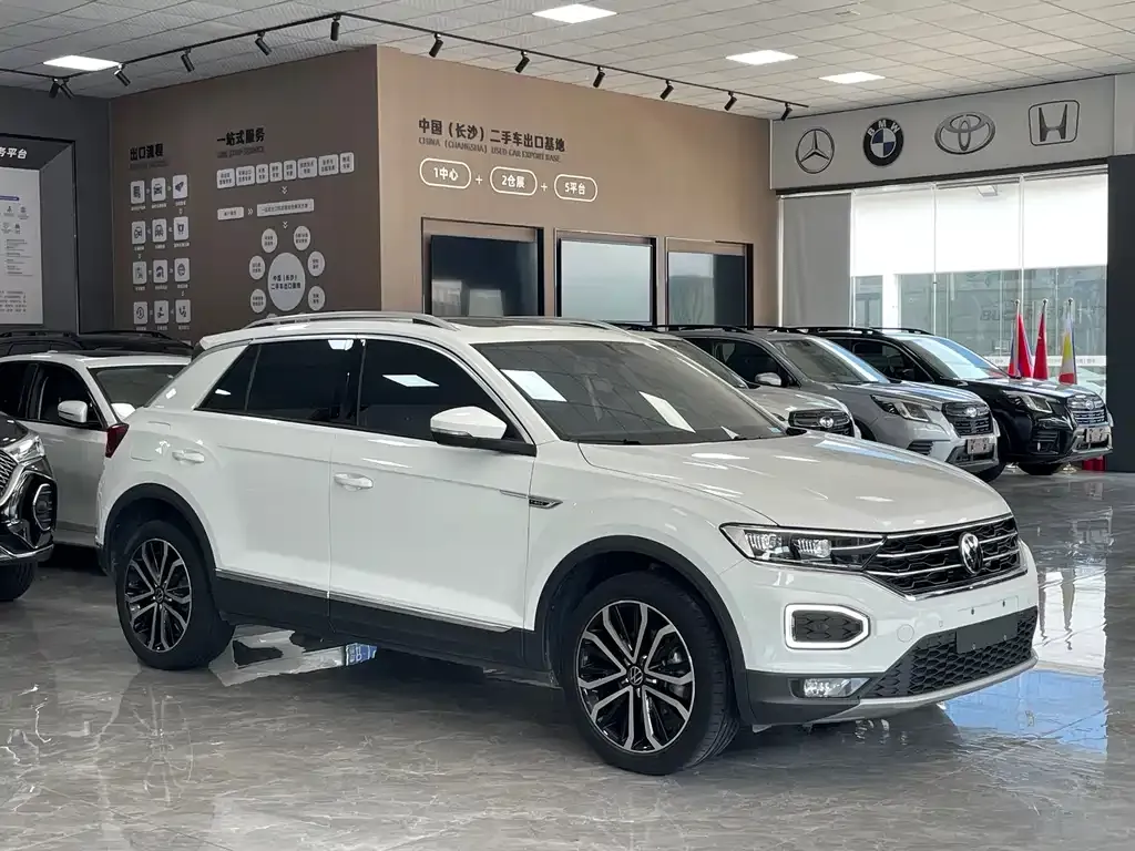 Volkswagen T-Roc — фото 10
